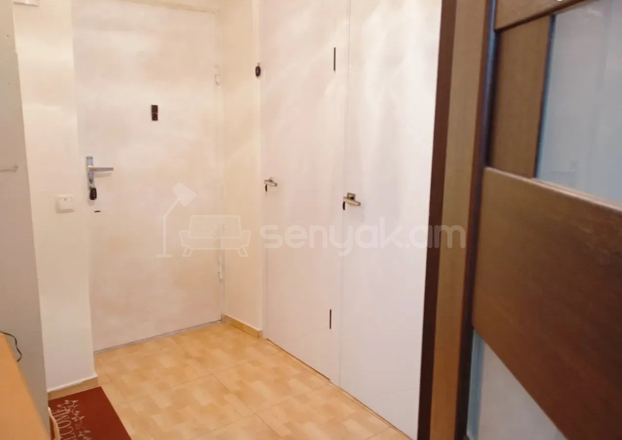 3 Սենյականոց Բնակարան Քարե Շենքում, 69քմ, 2/5 հարկ, Նորմալ Վիճակում