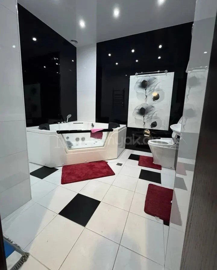 3 Սենյականոց Բնակարան Քարե Շենքում, 140քմ, 2/5 հարկ, Կապիտալ Վերանորոգված