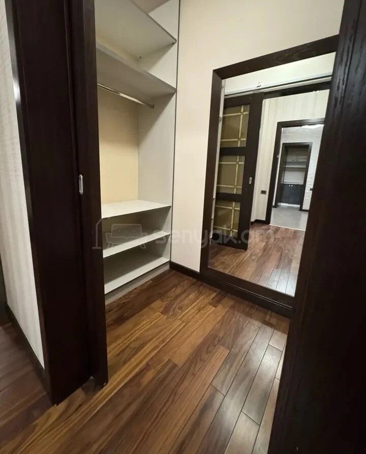 3 Սենյականոց Բնակարան Քարե Շենքում, 140քմ, 2/5 հարկ, Կապիտալ Վերանորոգված