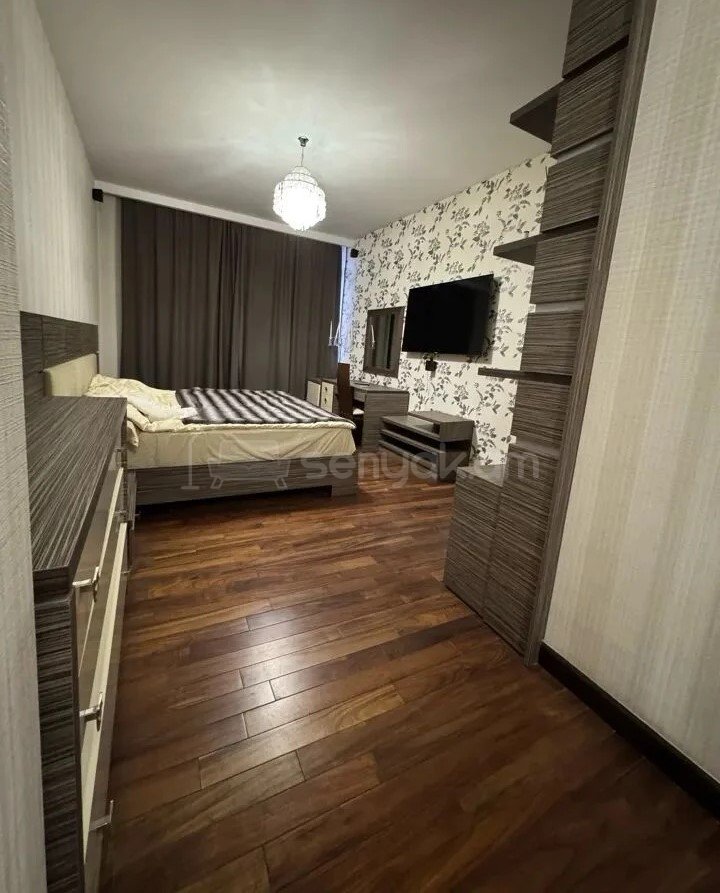 3 Սենյականոց Բնակարան Քարե Շենքում, 140քմ, 2/5 հարկ, Կապիտալ Վերանորոգված