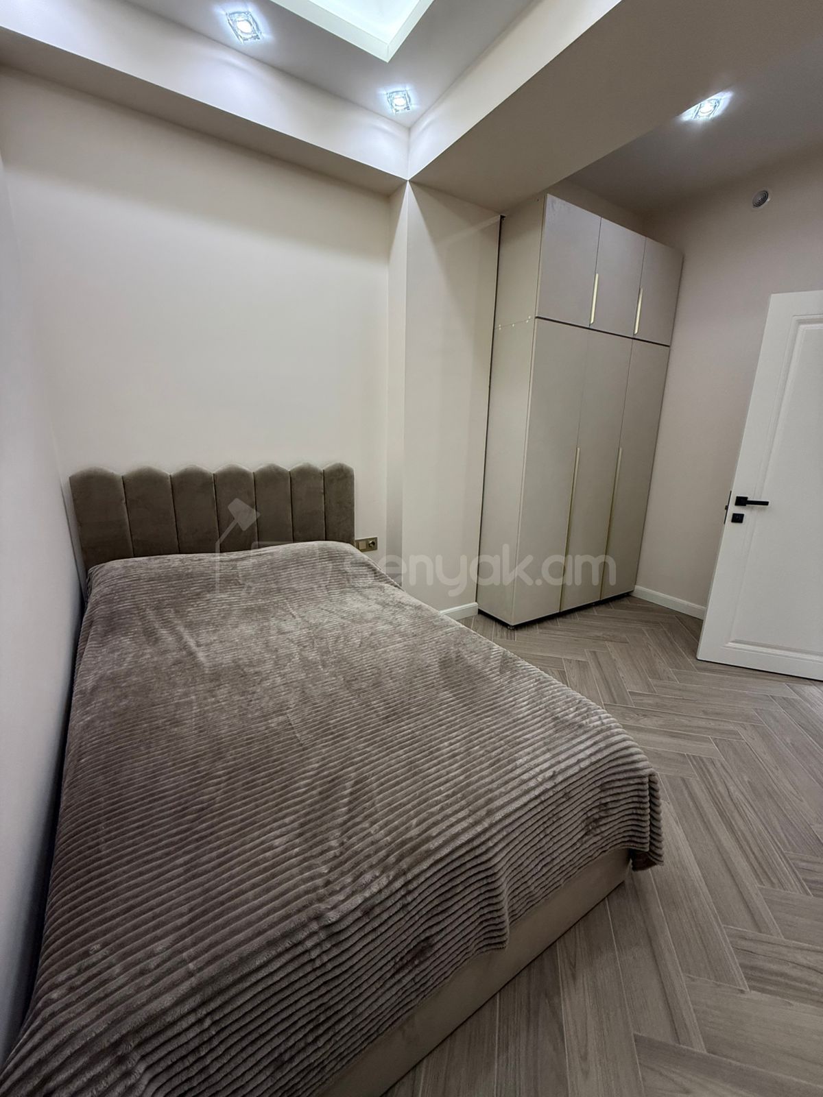 3 Սենյականոց Բնակարան Նորակառույցում, 65քմ, 10/18 հարկ, Կապիտալ Վերանորոգված, Կահավորված, Արևկող