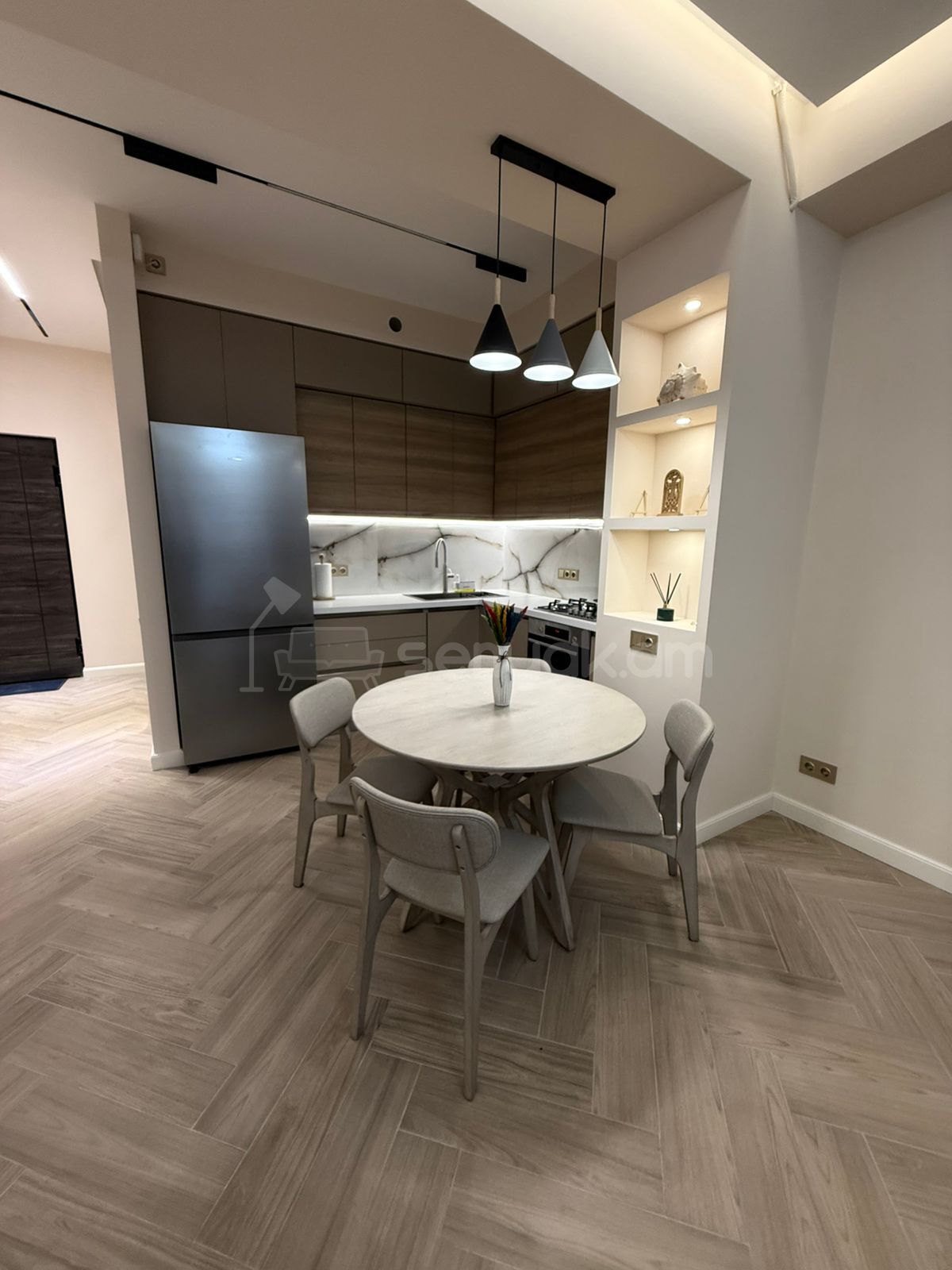 3 Սենյականոց Բնակարան Նորակառույցում, 65քմ, 10/18 հարկ, Կապիտալ Վերանորոգված, Կահավորված, Արևկող