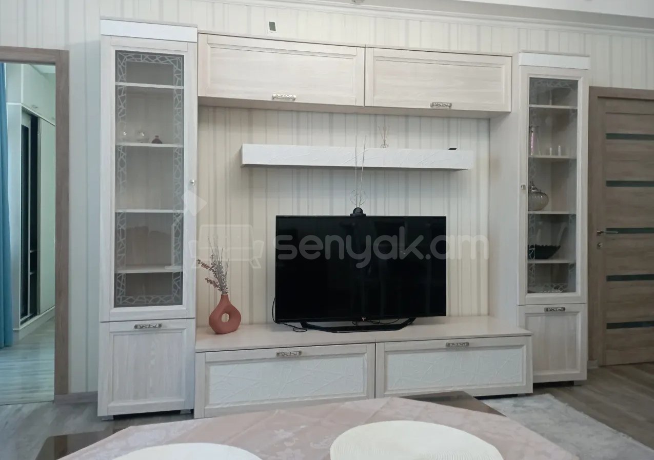 3 Սենյականոց Բնակարան Քարե Շենքում, 70քմ, 3/14 հարկ, Կապիտալ Վերանորոգված