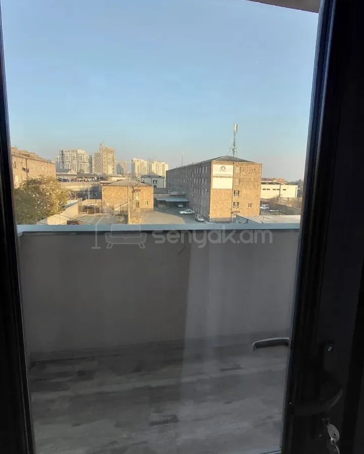 3 Սենյականոց Բնակարան Քարե Շենքում, 70քմ, 3/14 հարկ, Կապիտալ Վերանորոգված