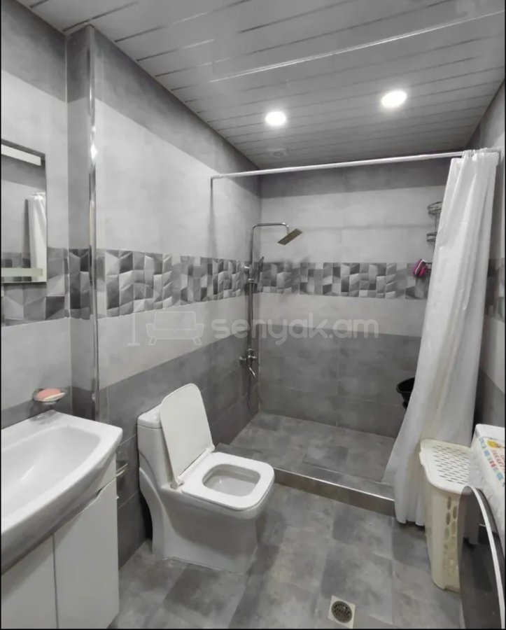 3 Սենյականոց Բնակարան Քարե Շենքում, 70քմ, 3/14 հարկ, Կապիտալ Վերանորոգված