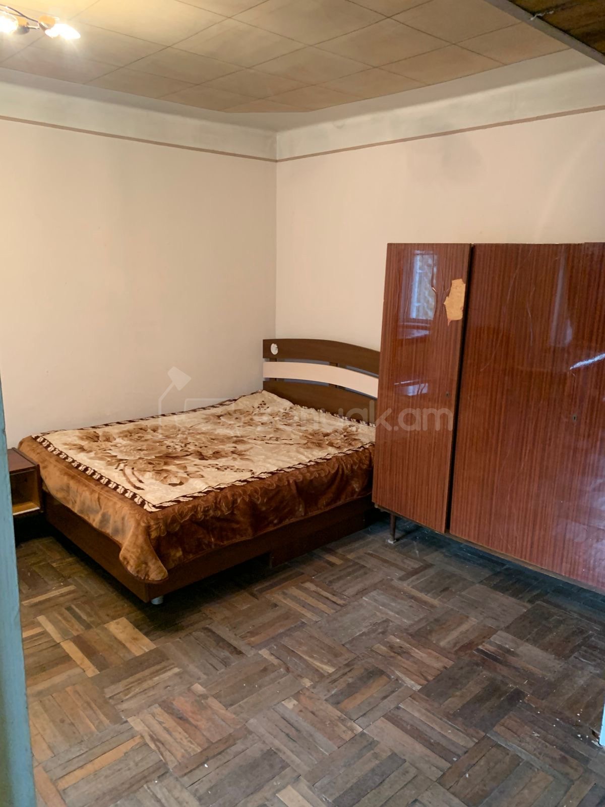 1 Սենյականոց Բնակարան Քարե Շենքում, 34քմ, 1/5 հարկ, Պետական Վիճակում