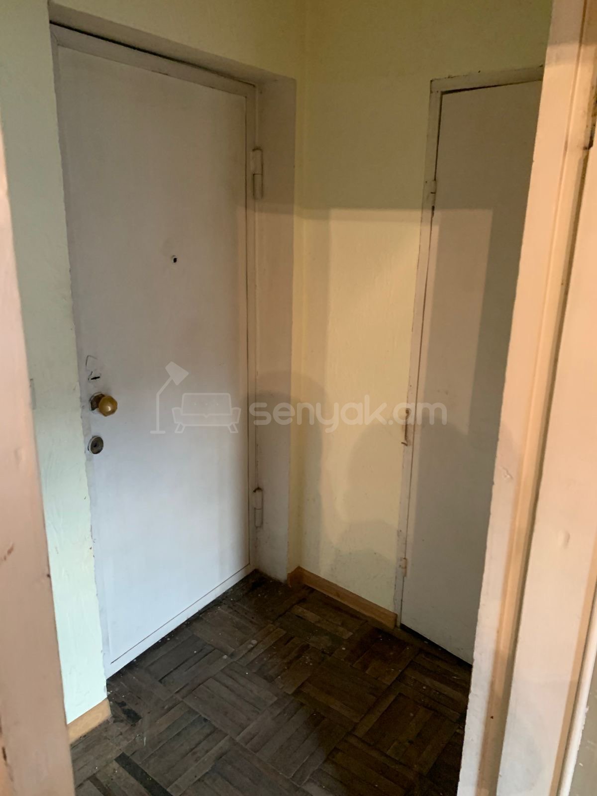 1 Սենյականոց Բնակարան Քարե Շենքում, 34քմ, 1/5 հարկ, Պետական Վիճակում