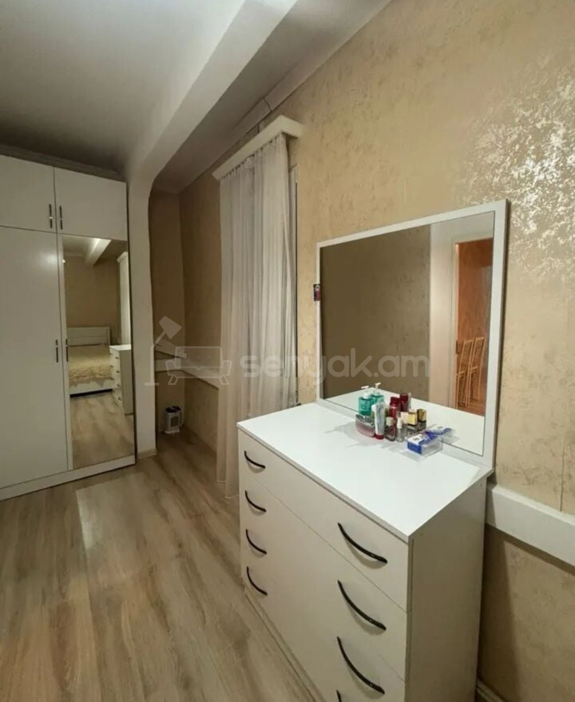 2 Սենյականոց Բնակարան Քարե Շենքում, 45քմ, 2/5 հարկ, Կապիտալ Վերանորոգված, Կահավորված