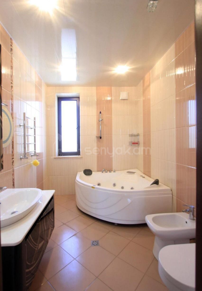 6 Սենյականոց Շքեղ Առանձնատուն, 300քմ, Լողավազանով