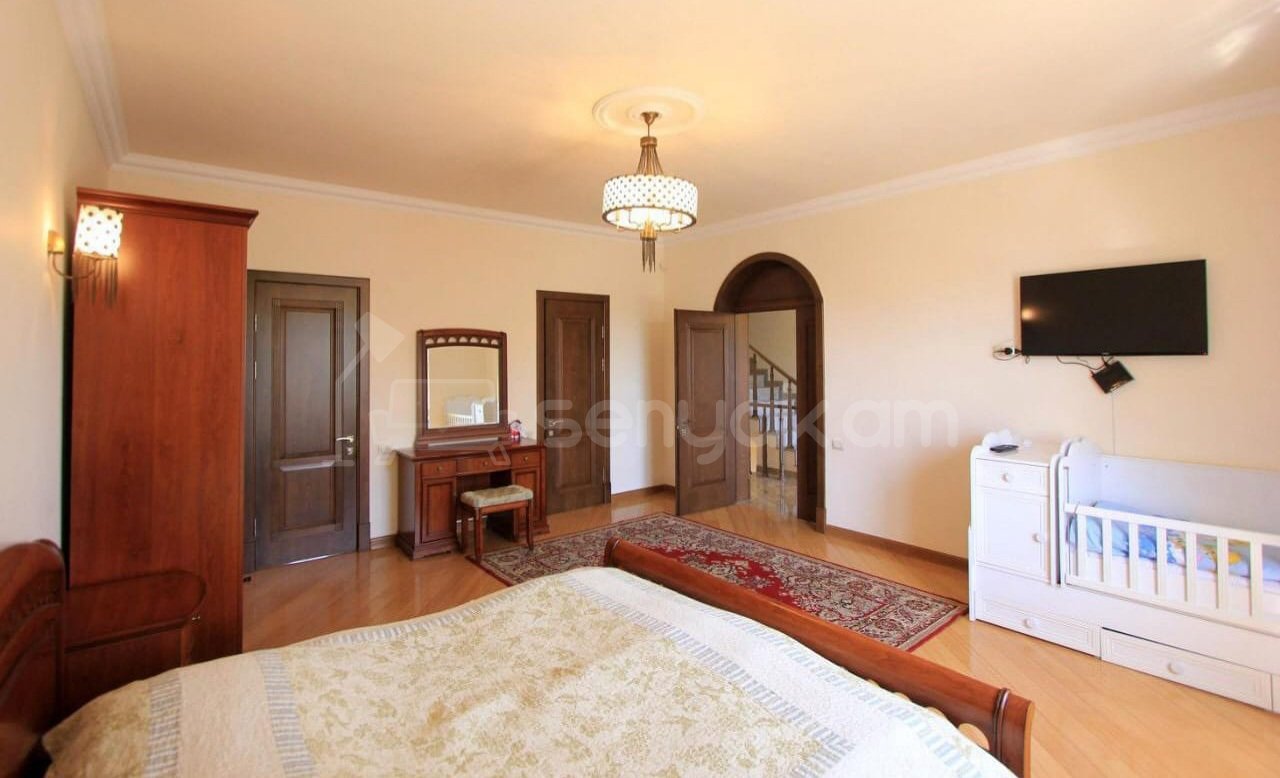 6 Սենյականոց Շքեղ Առանձնատուն, 300քմ, Լողավազանով