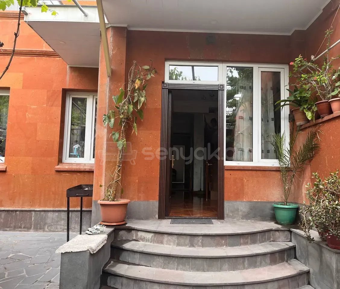 4 Սենյականոց Շքեղ Առանձնատուն, 250քմ, Ավտոտնակով