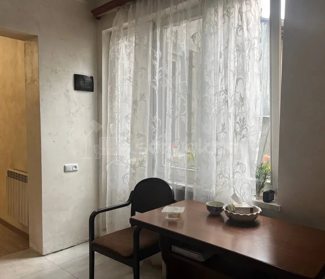 4 Սենյականոց Շքեղ Առանձնատուն, 250քմ, Ավտոտնակով