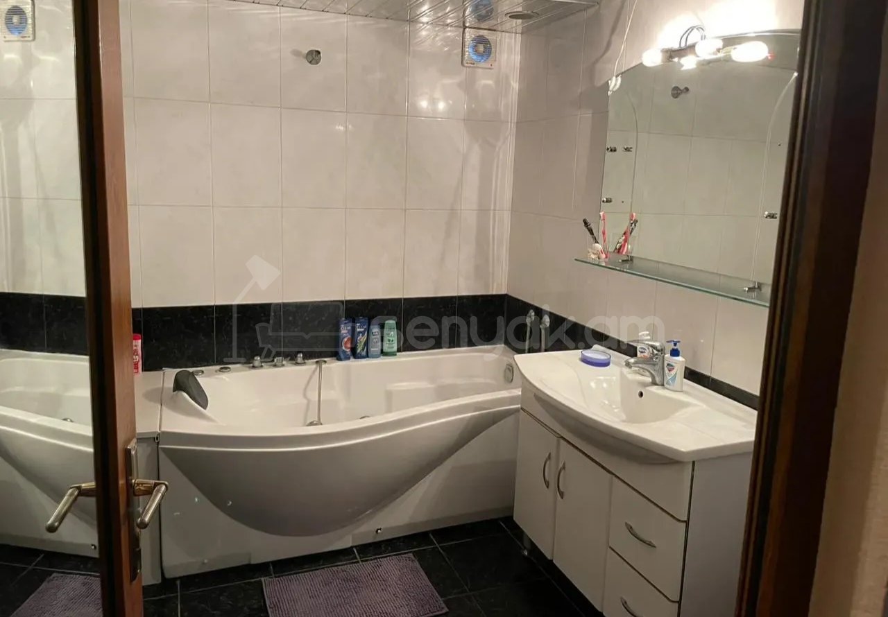 3 Սենյականոց Բնակարան Քարե Շենքում, 90քմ, 4/5 հարկ, Կոսմետիկ Վերանորոգված, Կահավորված