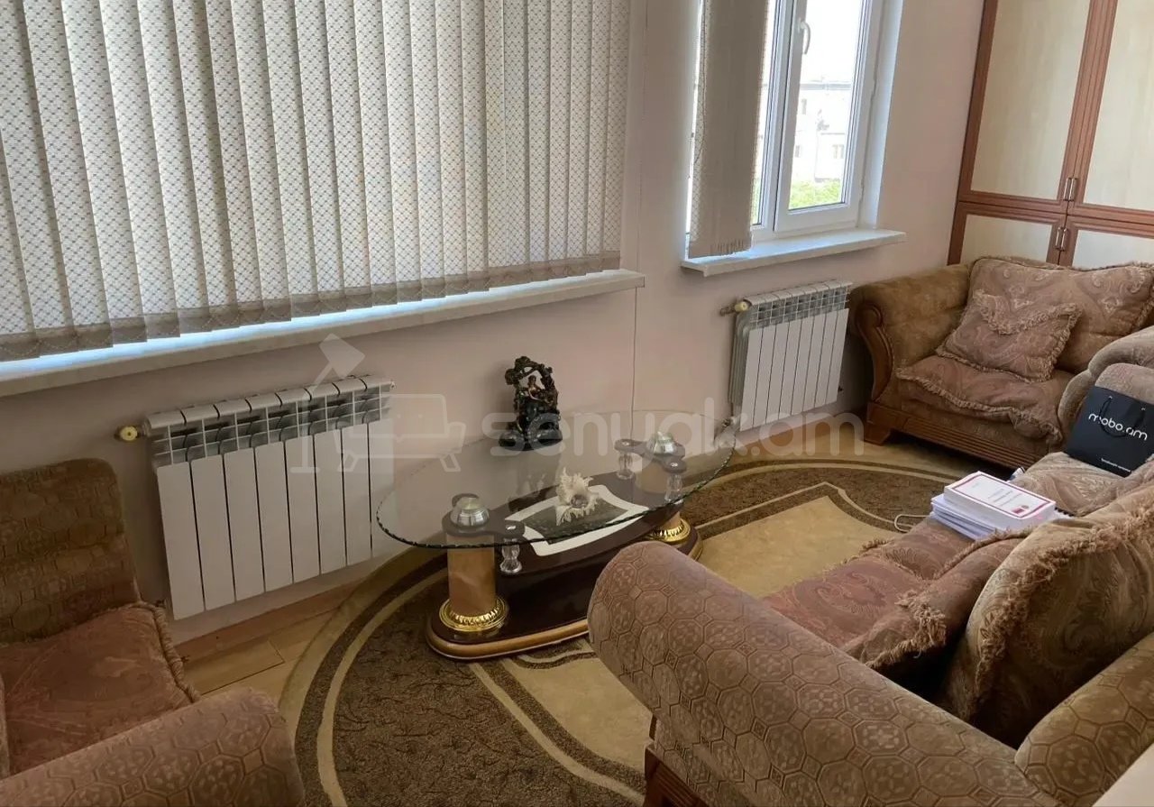 3 Սենյականոց Բնակարան Քարե Շենքում, 90քմ, 4/5 հարկ, Կոսմետիկ Վերանորոգված, Կահավորված