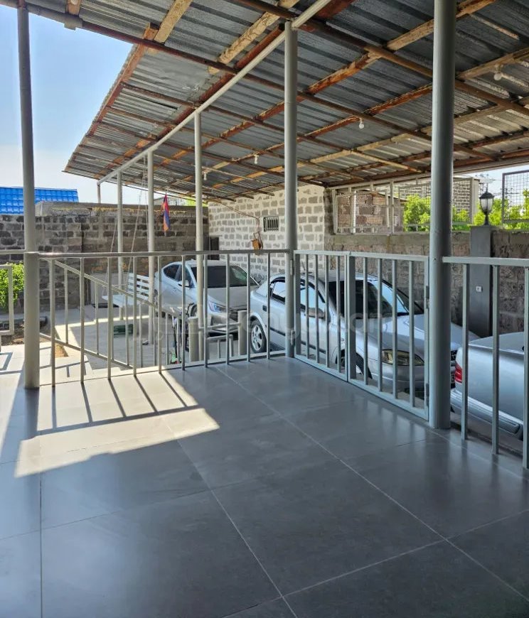 8 Սենյականոց Սեփական Տուն, 305քմ, Կապիտալ Վերանորոգված, Ավտոտնակով