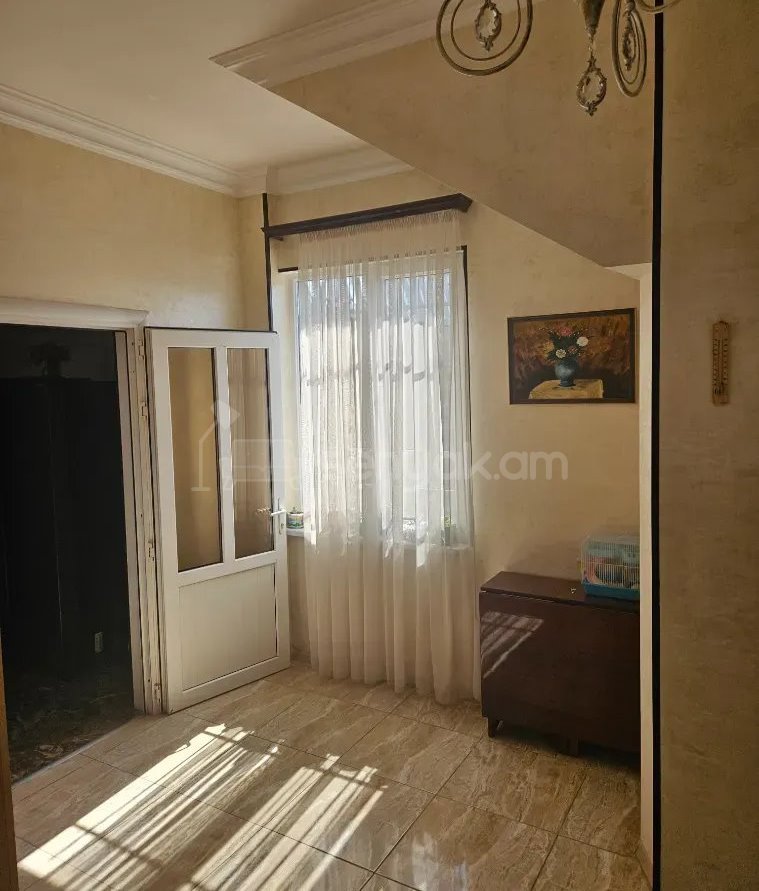 8 Սենյականոց Սեփական Տուն, 305քմ, Կապիտալ Վերանորոգված, Ավտոտնակով