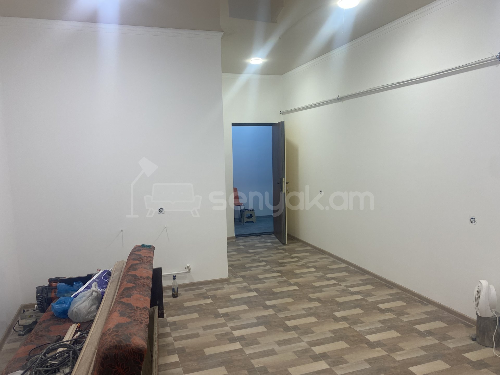 Նորակառույց Օֆիսային Տարածք, 90քմ