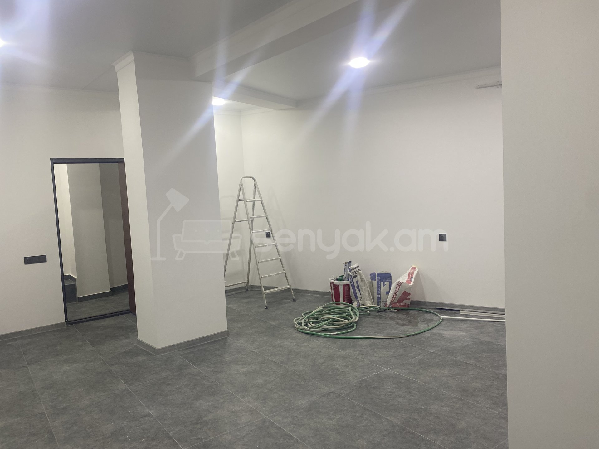 Նորակառույց Օֆիսային Տարածք, 90քմ