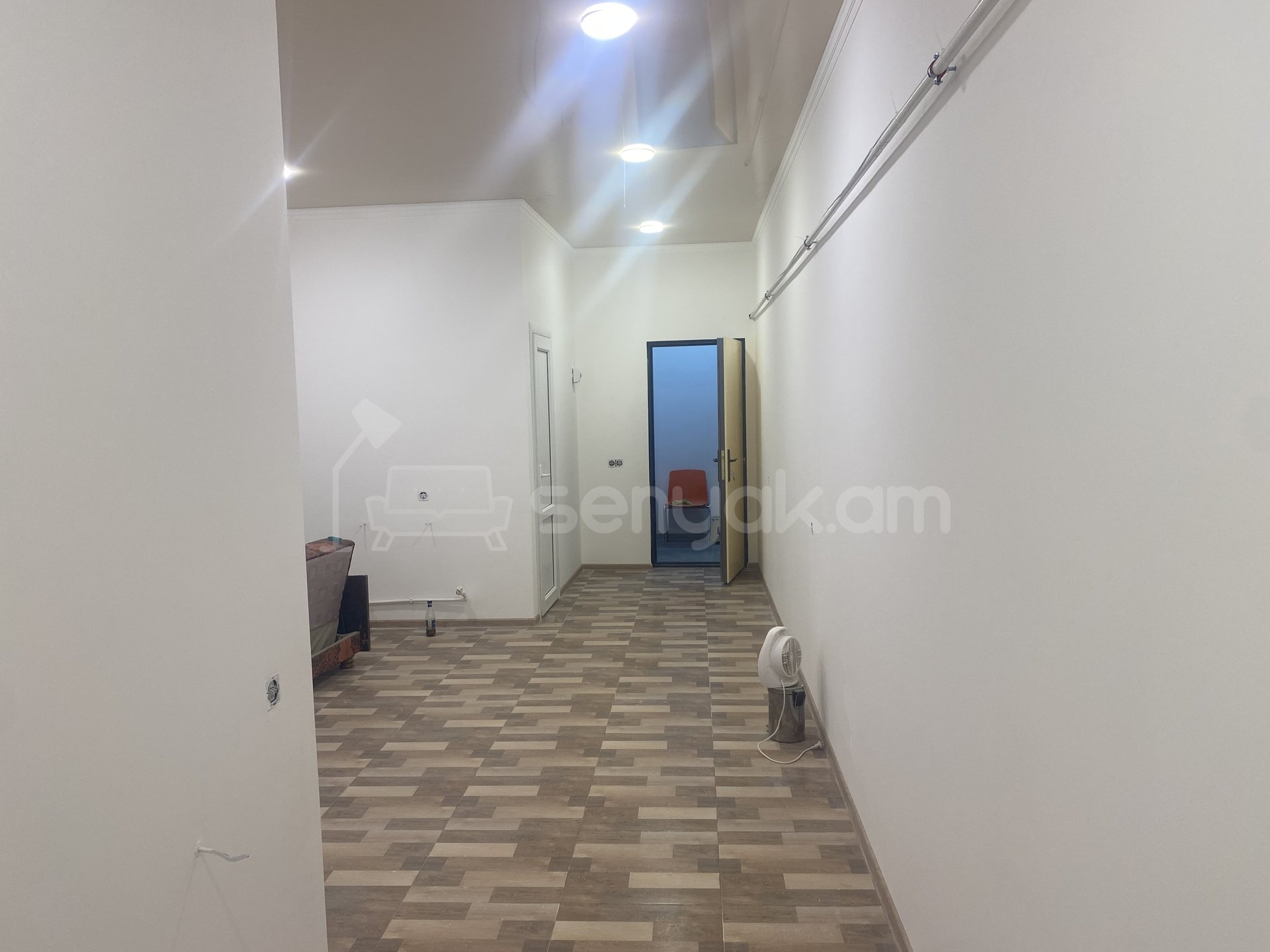 Նորակառույց Օֆիսային Տարածք, 90քմ