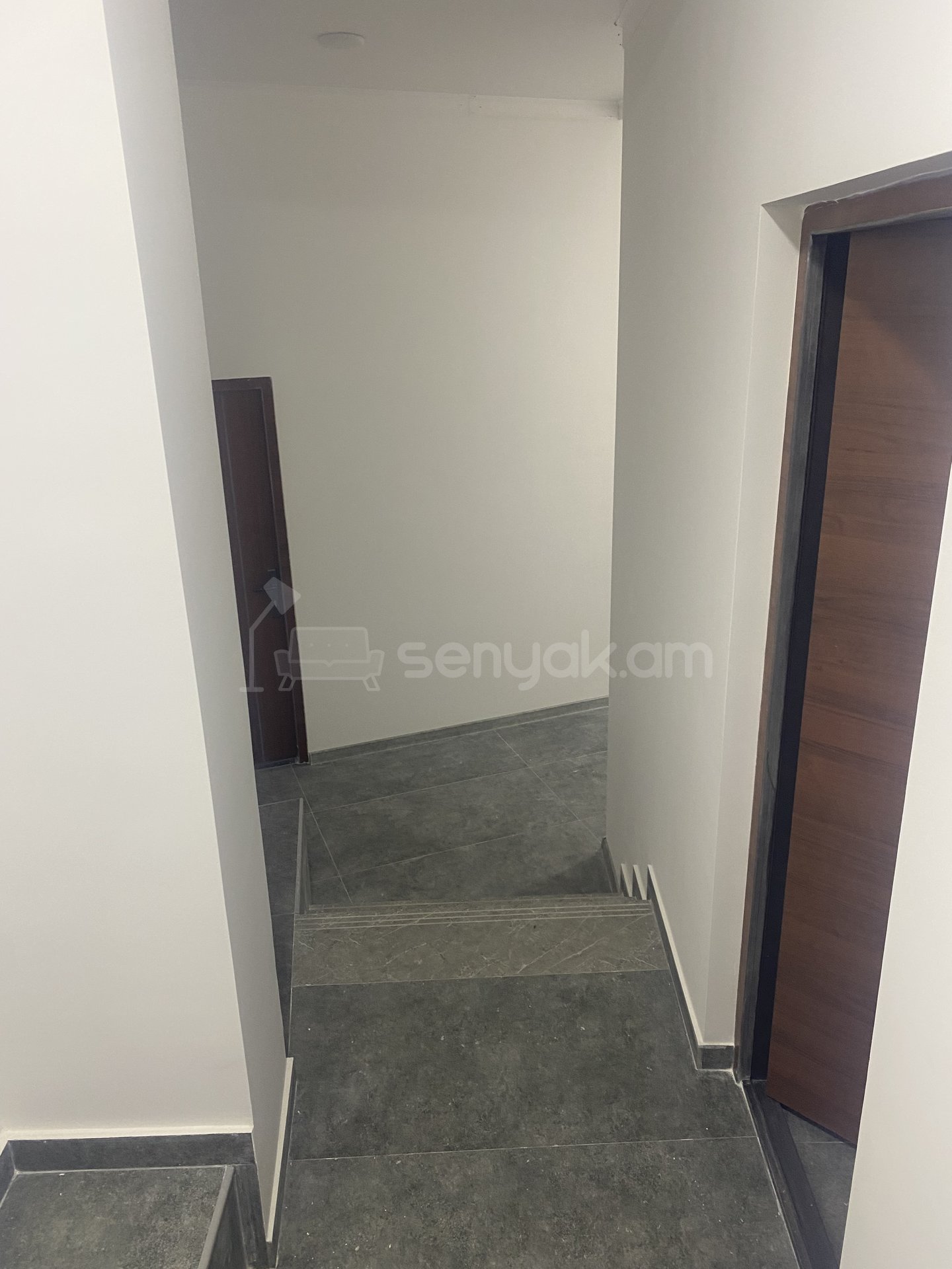 Նորակառույց Օֆիսային Տարածք, 90քմ