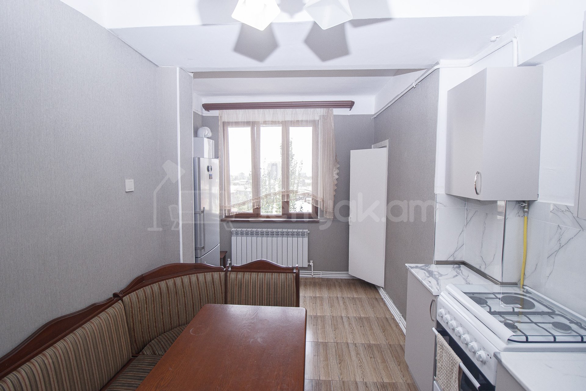 2 Սենյականոց Բնակարան Քարե Շենքում, 70քմ, 8/10 հարկ, Կապիտալ Վերանորոգված