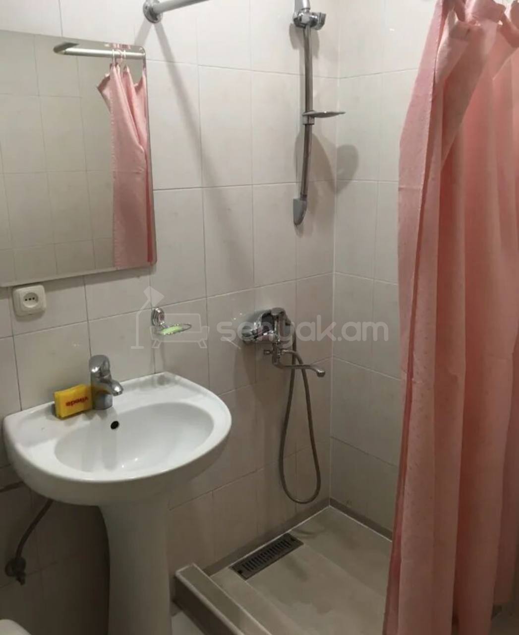 2 Սենյականոց Բնակարան Քարե Շենքում, 50քմ, 3/7 հարկ, Կոսմետիկ Վերանորոգված, Կահավորված