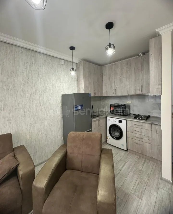 2 Սենյականոց Բնակարան Քարե Շենքում, 50քմ, 5/5 հարկ, Նորմալ Վիճակում, Կահավորված