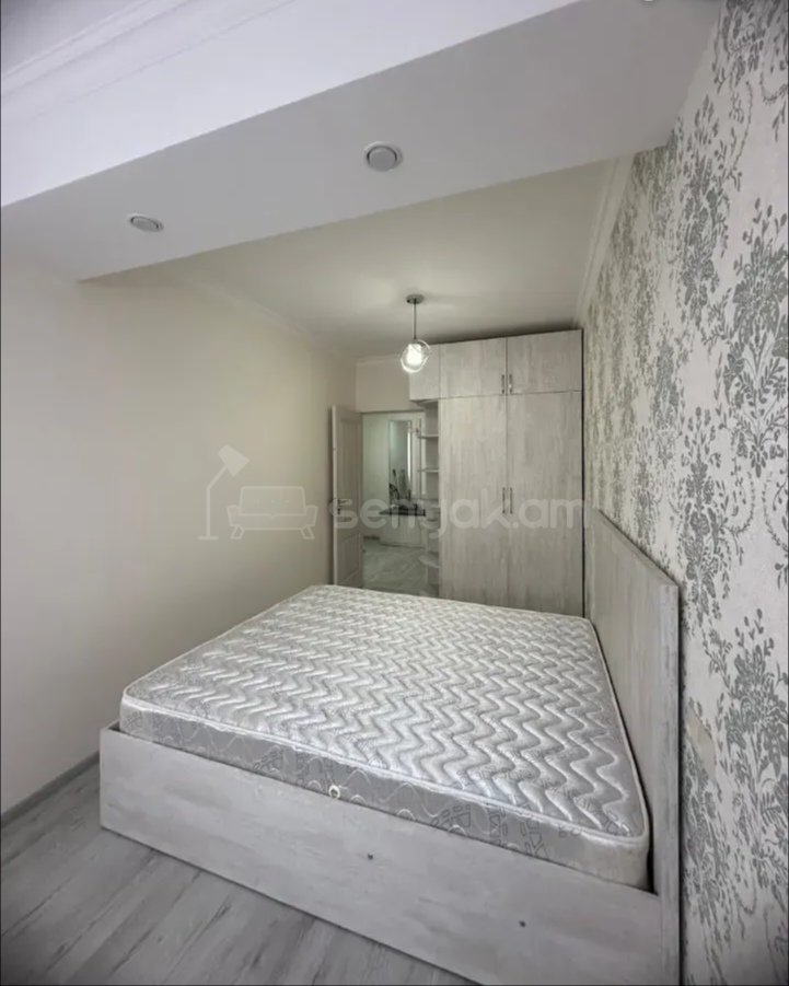 2 Սենյականոց Բնակարան Քարե Շենքում, 50քմ, 5/5 հարկ, Նորմալ Վիճակում, Կահավորված