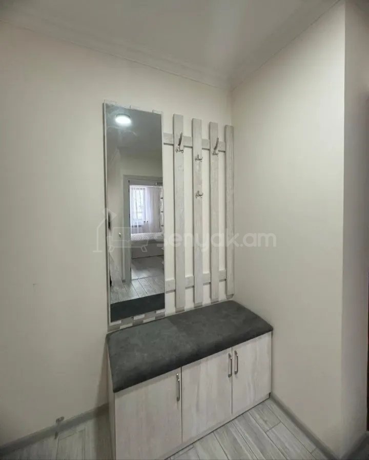 2 Սենյականոց Բնակարան Քարե Շենքում, 50քմ, 5/5 հարկ, Նորմալ Վիճակում, Կահավորված