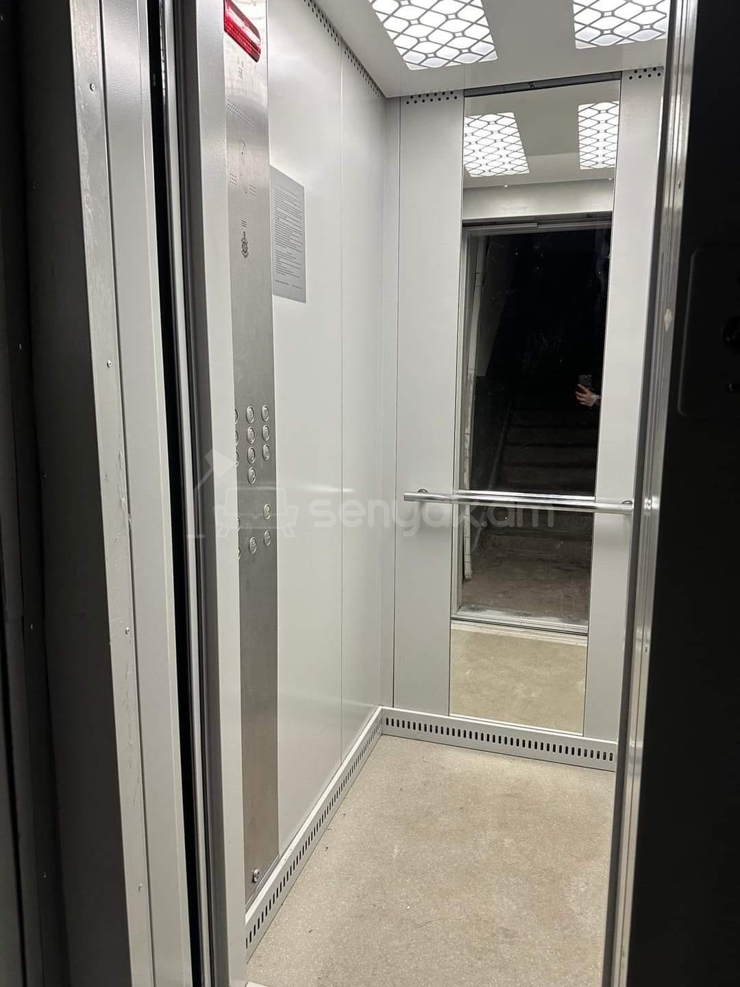 2 Սենյականոց Բնակարան, 42քմ, 5/10 հարկ, Կապիտալ Վերանորոգված