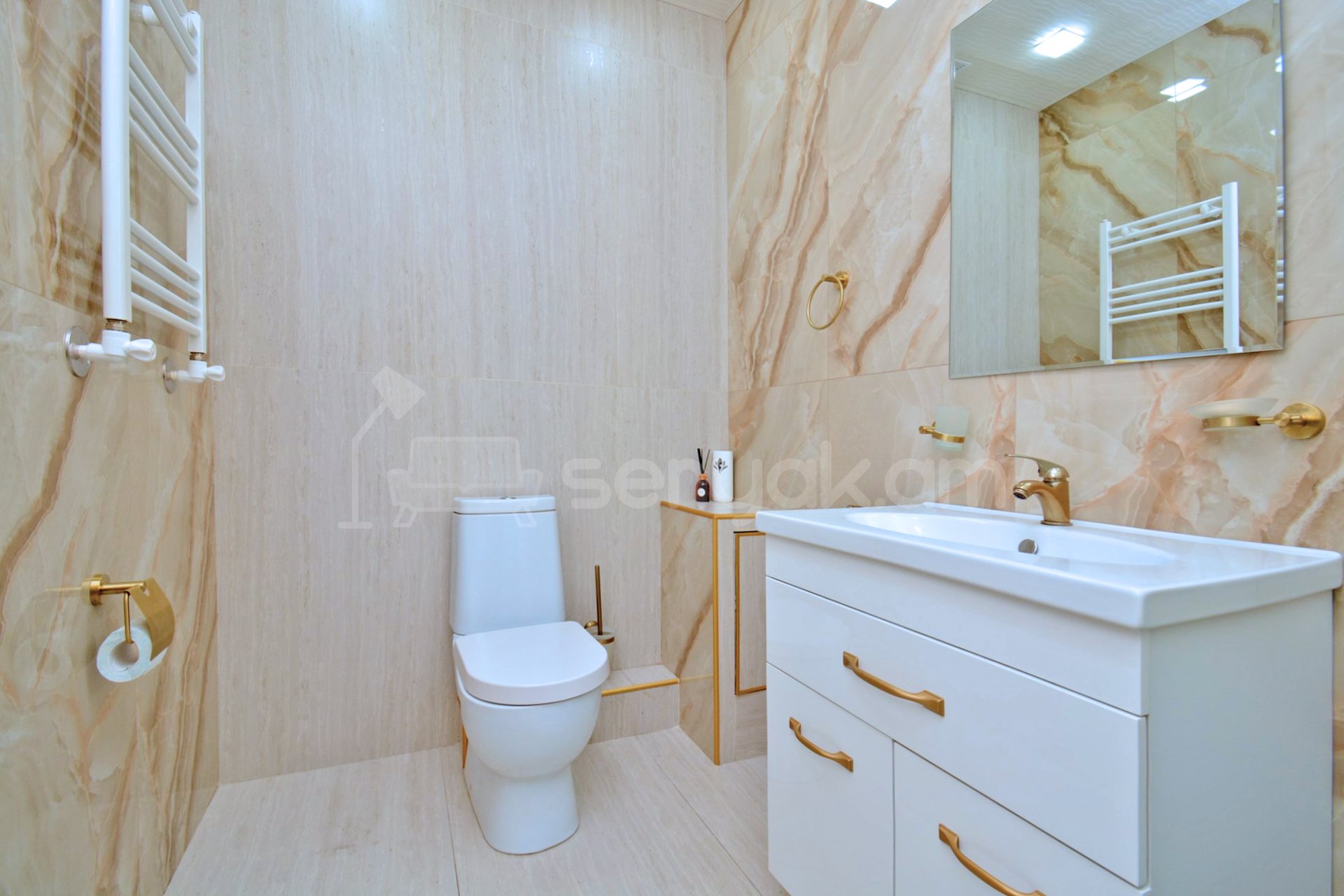 3 Սենյականոց Բնակարան Քարե Շենքում, 90քմ, 3/5 հարկ, Դիզայներական Վերանորոգված, Կահավորված, Արևկող