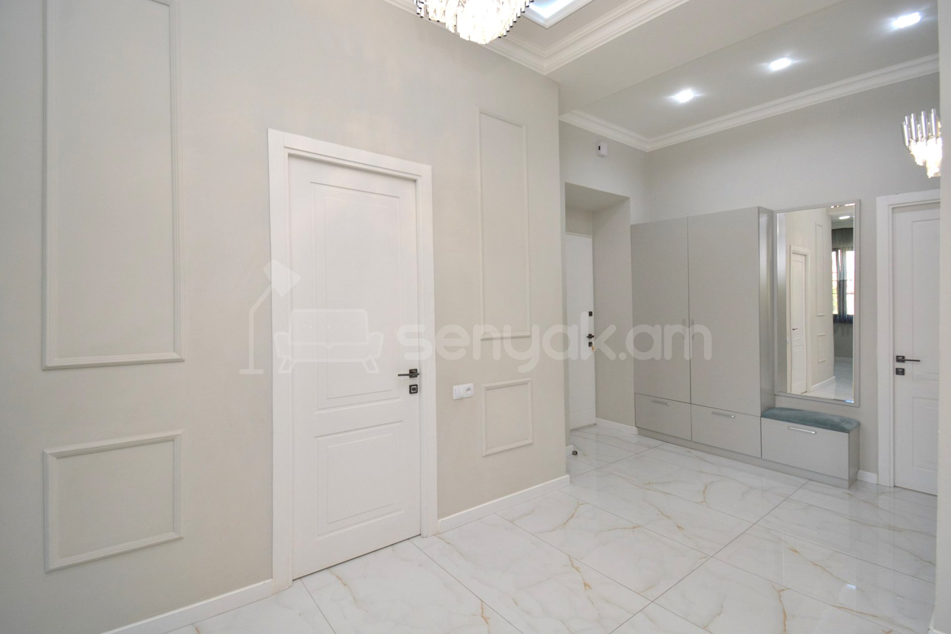 3 Սենյականոց Բնակարան Քարե Շենքում, 90քմ, 3/5 հարկ, Դիզայներական Վերանորոգված, Կահավորված, Արևկող