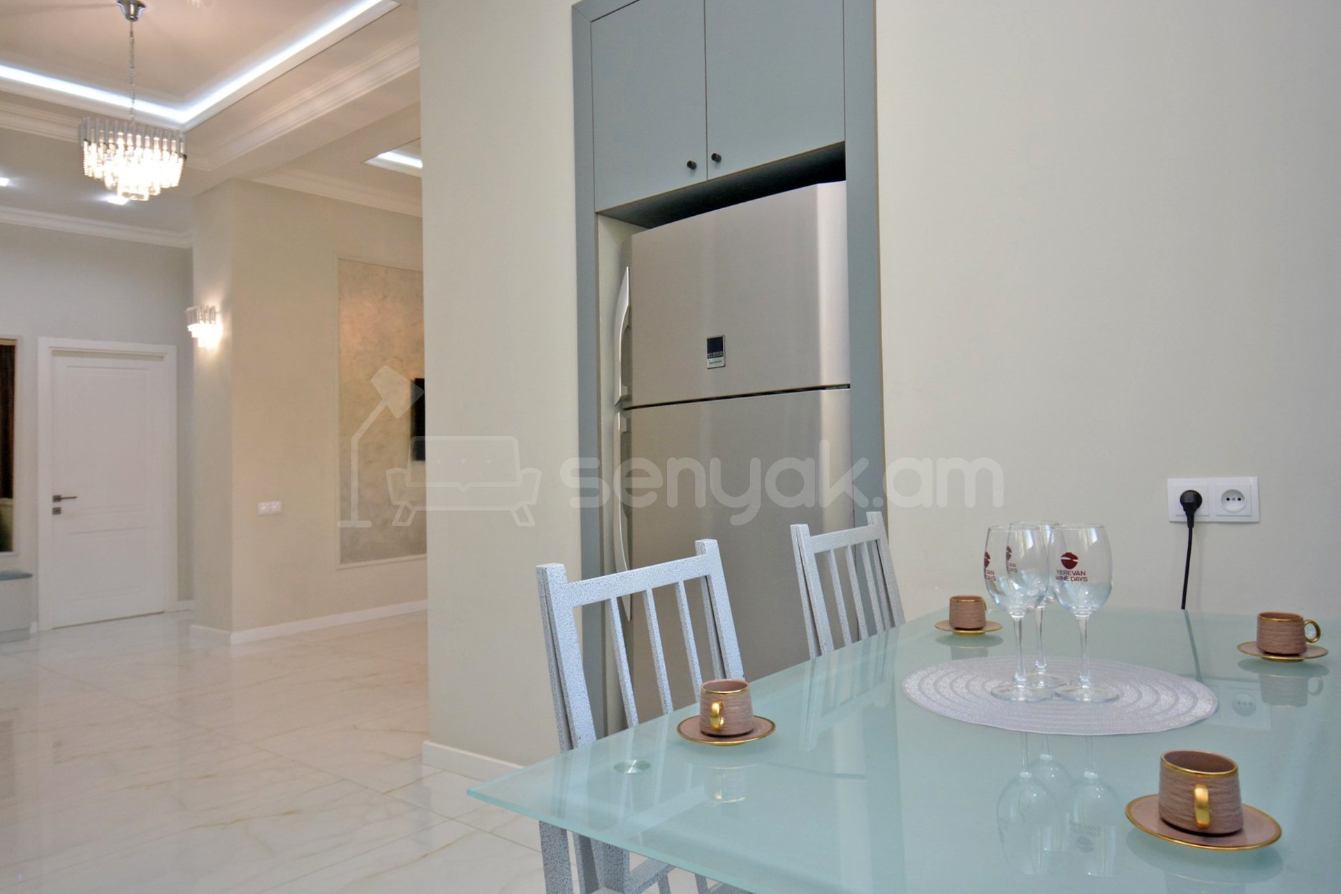 3 Սենյականոց Բնակարան Քարե Շենքում, 90քմ, 3/5 հարկ, Դիզայներական Վերանորոգված, Կահավորված, Արևկող