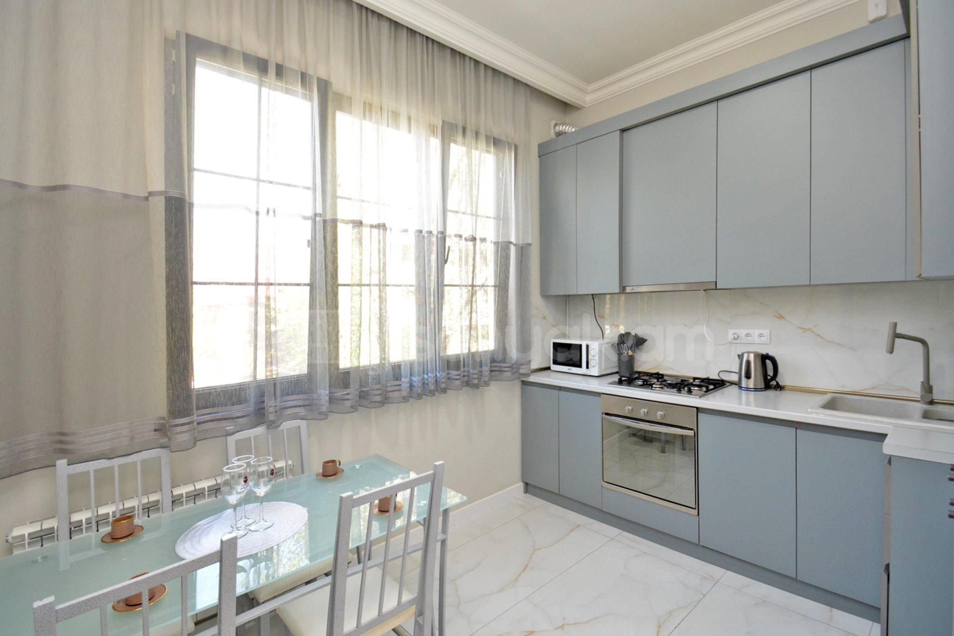 3 Սենյականոց Բնակարան Քարե Շենքում, 90քմ, 3/5 հարկ, Դիզայներական Վերանորոգված, Կահավորված, Արևկող