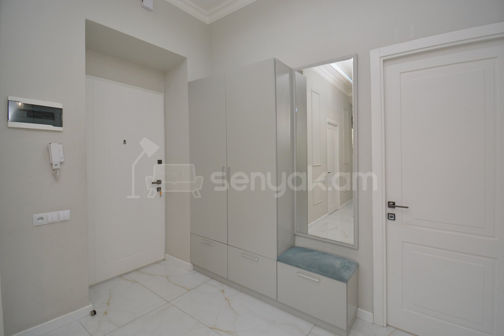 3 Սենյականոց Բնակարան Քարե Շենքում, 90քմ, 3/5 հարկ, Դիզայներական Վերանորոգված, Կահավորված, Արևկող