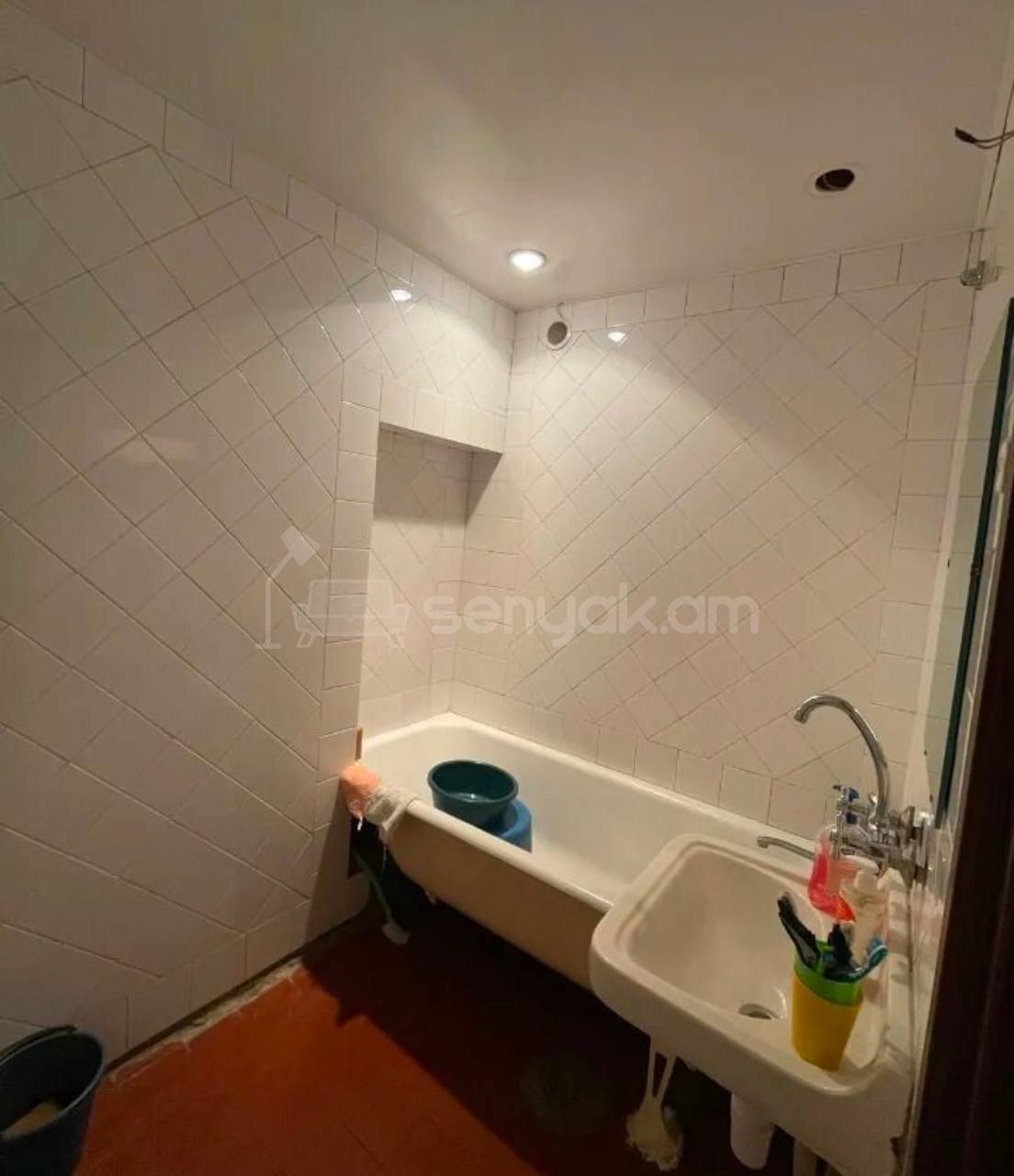 2 Սենյականոց Բնակարան Քարե Շենքում, 68քմ, 1/5 հարկ, Նորմալ Վիճակում, Կահավորված