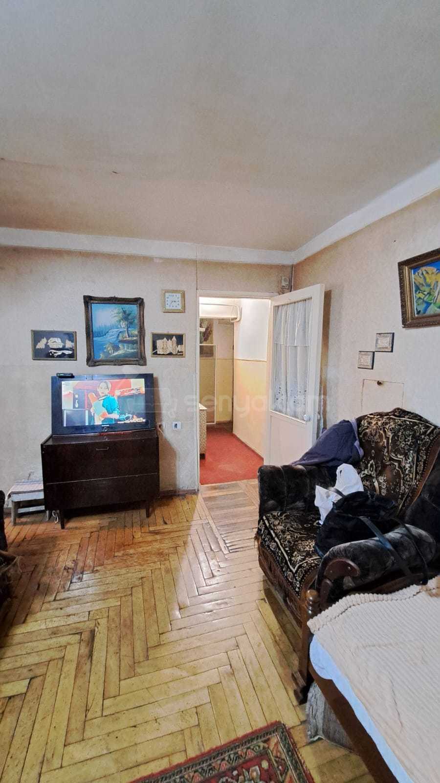 1 Սենյականոց Բնակարան Քարե Շենքում, 38քմ, 1/5 հարկ, Պետական Վիճակում, Մասամբ Կահավորված