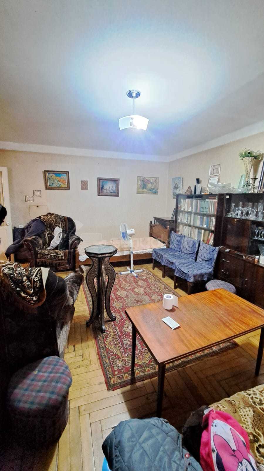 1 Սենյականոց Բնակարան Քարե Շենքում, 38քմ, 1/5 հարկ, Պետական Վիճակում, Մասամբ Կահավորված