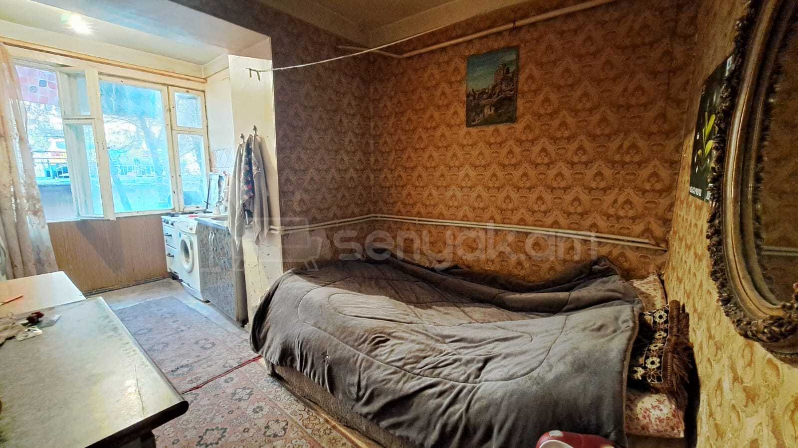 1 Սենյականոց Բնակարան Քարե Շենքում, 38քմ, 1/5 հարկ, Պետական Վիճակում, Մասամբ Կահավորված