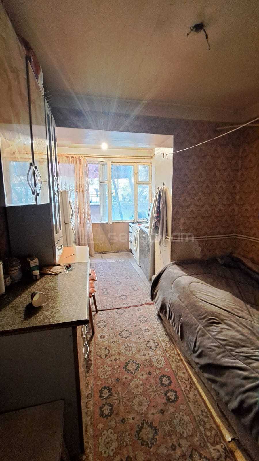 1 Սենյականոց Բնակարան Քարե Շենքում, 38քմ, 1/5 հարկ, Պետական Վիճակում, Մասամբ Կահավորված