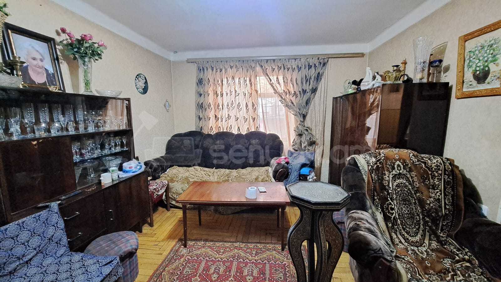 1 Սենյականոց Բնակարան Քարե Շենքում, 38քմ, 1/5 հարկ, Պետական Վիճակում, Մասամբ Կահավորված