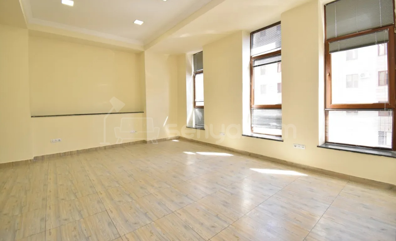 Նորակառույց Օֆիսային Տարածք, 280քմ