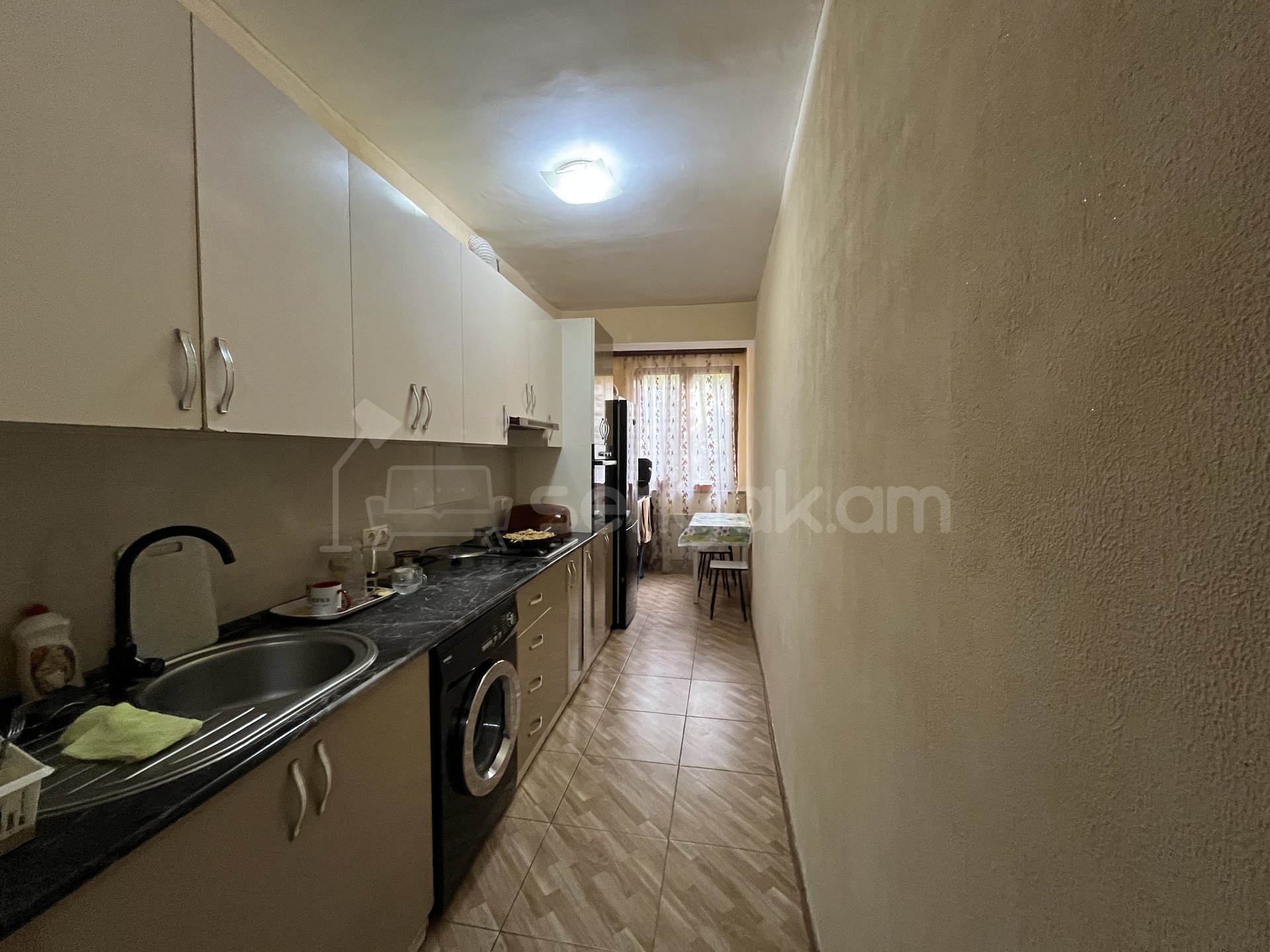 3 Սենյականոց Բնակարան Քարե Շենքում, 82քմ, 2/5 հարկ, Կապիտալ Վերանորոգված