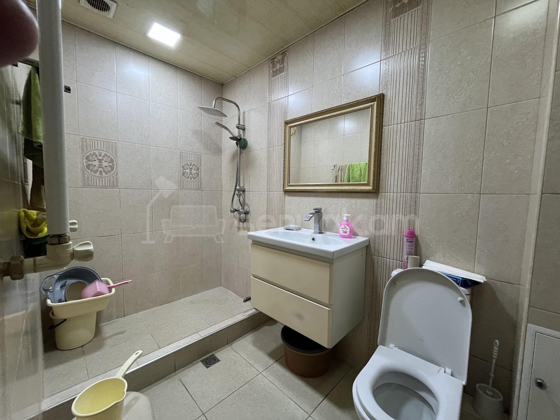 3 Սենյականոց Բնակարան Քարե Շենքում, 82քմ, 2/5 հարկ, Կապիտալ Վերանորոգված