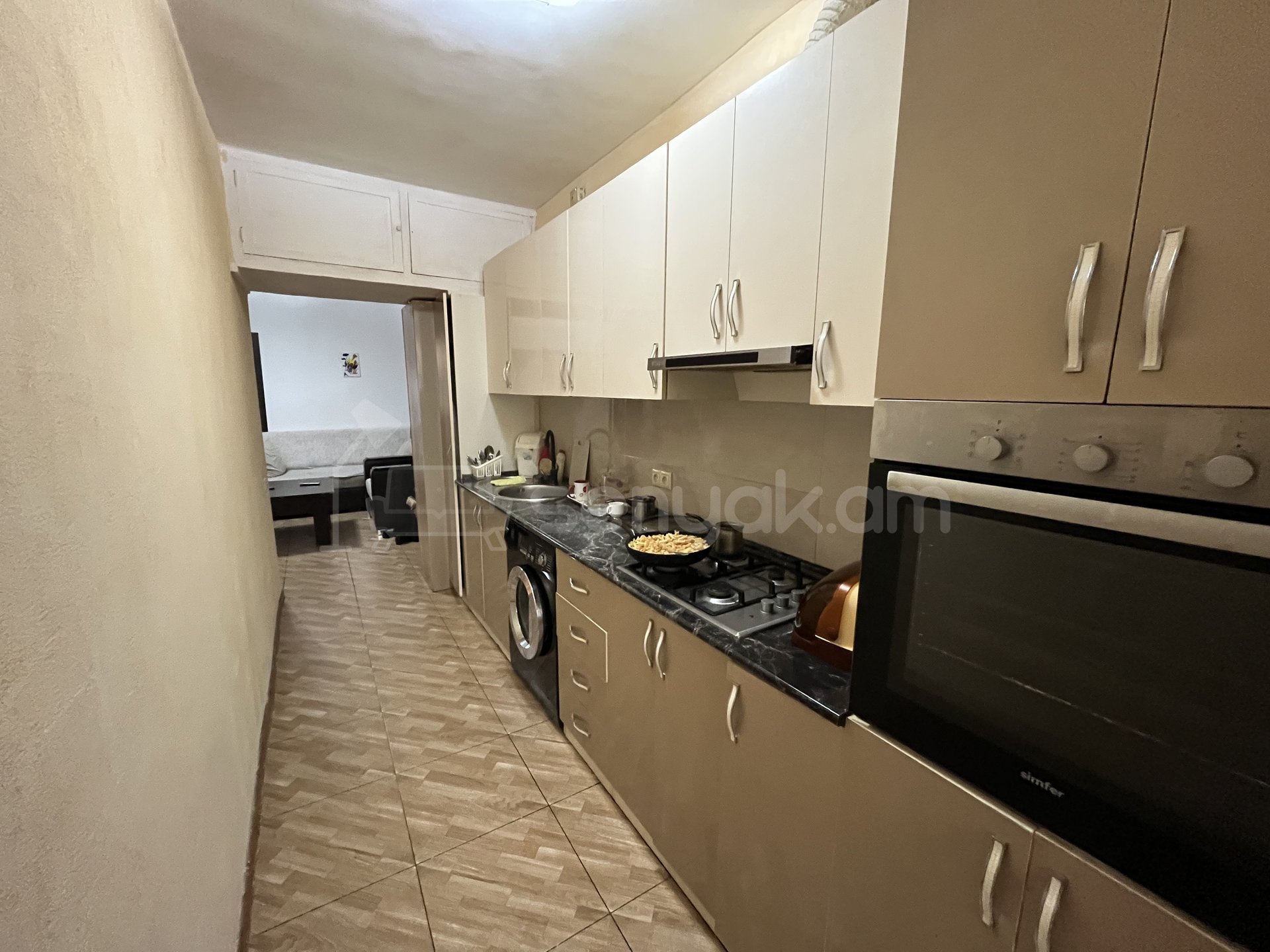 3 Սենյականոց Բնակարան Քարե Շենքում, 82քմ, 2/5 հարկ, Կապիտալ Վերանորոգված