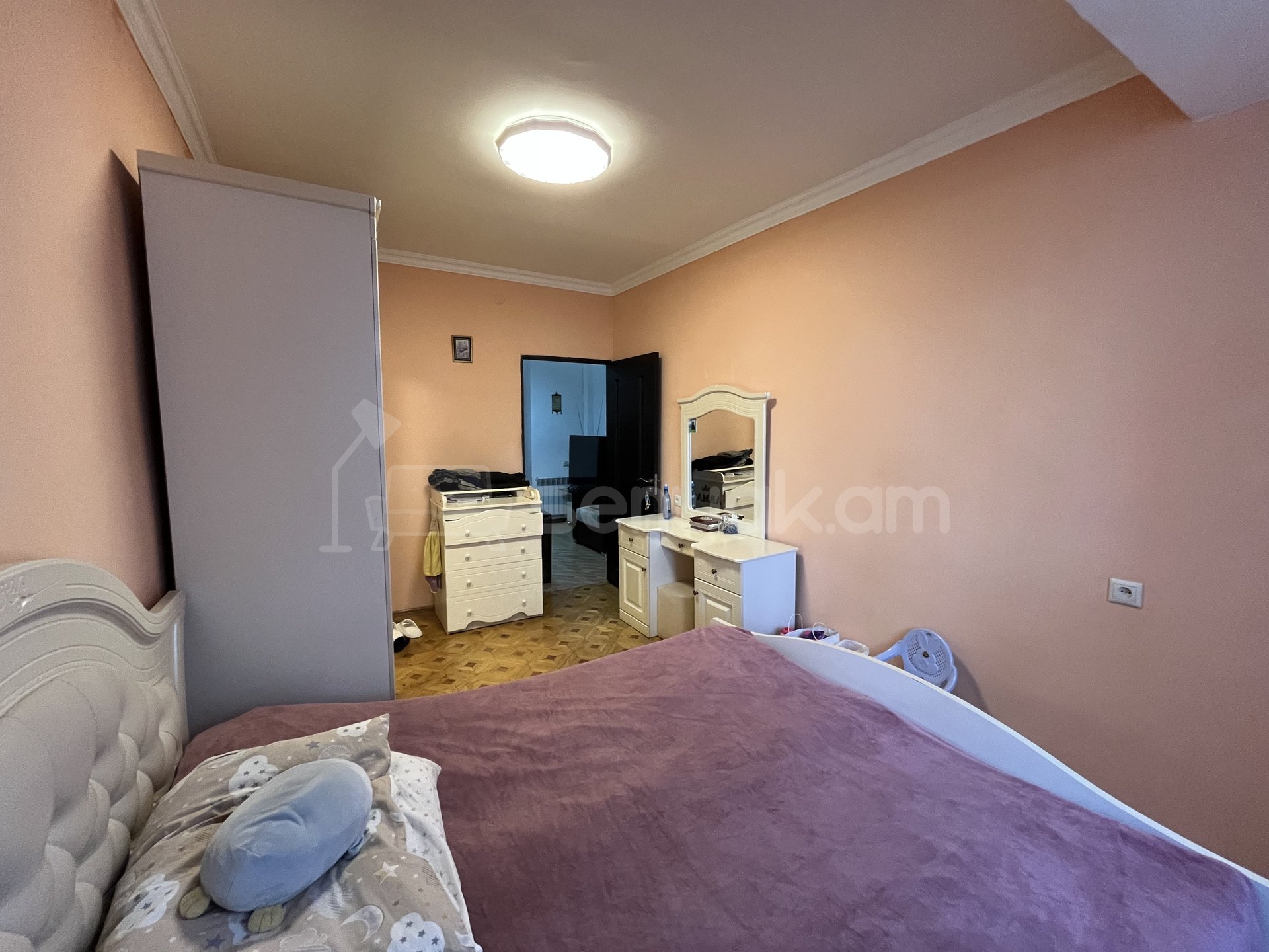 3 Սենյականոց Բնակարան Քարե Շենքում, 82քմ, 2/5 հարկ, Կապիտալ Վերանորոգված