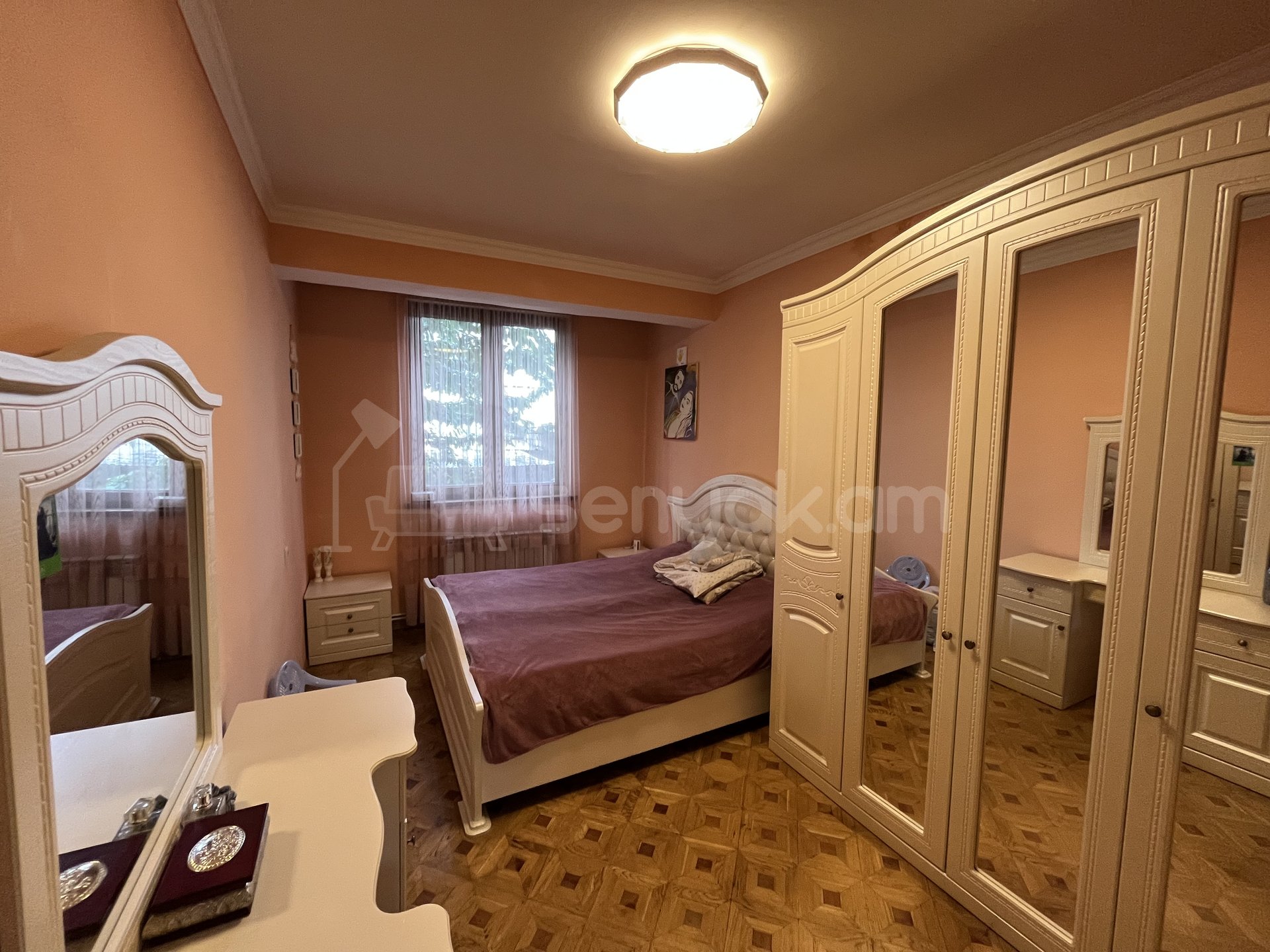 3 Սենյականոց Բնակարան Քարե Շենքում, 82քմ, 2/5 հարկ, Կապիտալ Վերանորոգված