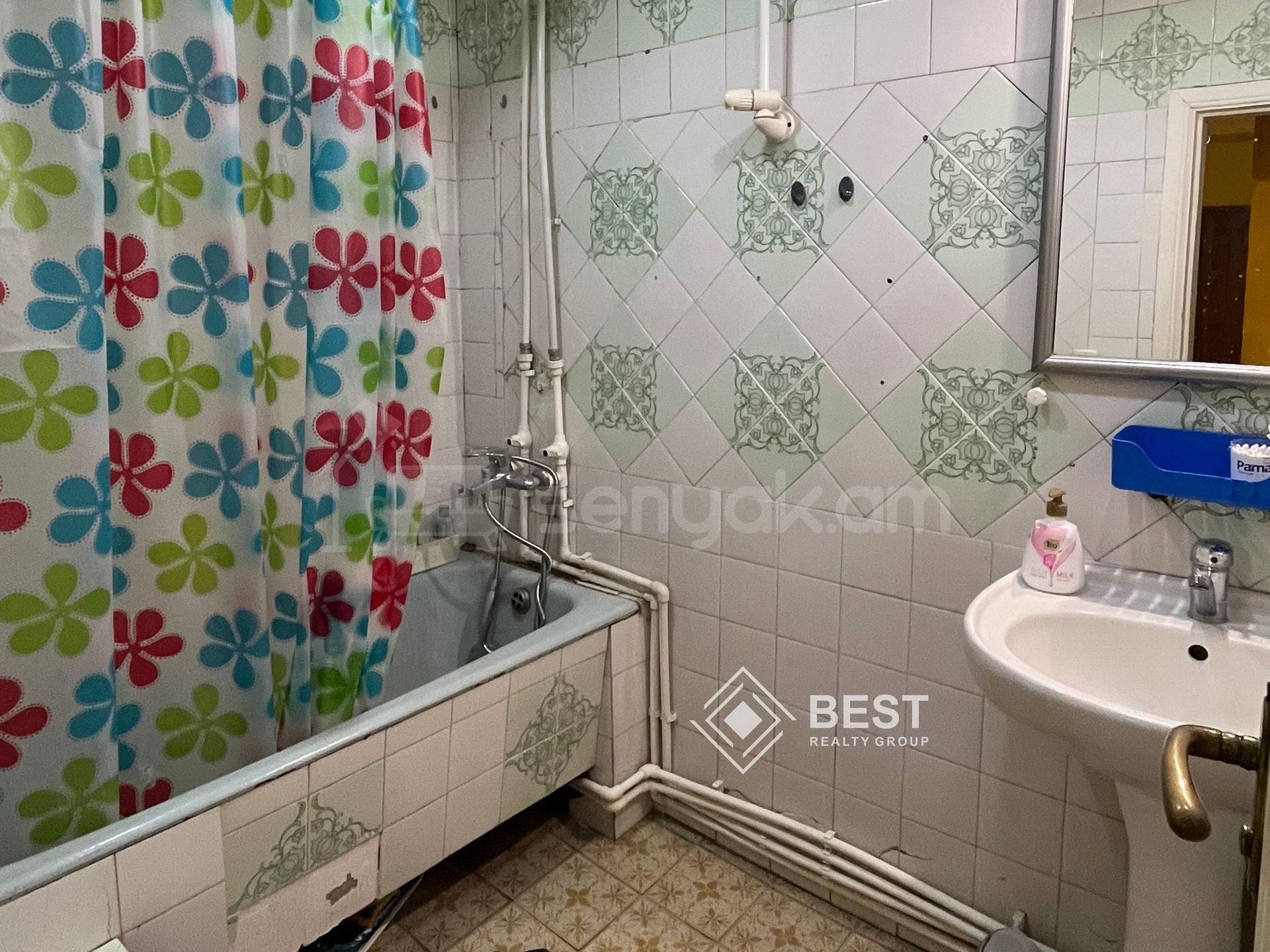 3 Սենյականոց Բնակարան Քարե Շենքում, 68քմ, 4/5 հարկ, Նորմալ Վիճակում, Կահավորված, Արևկող