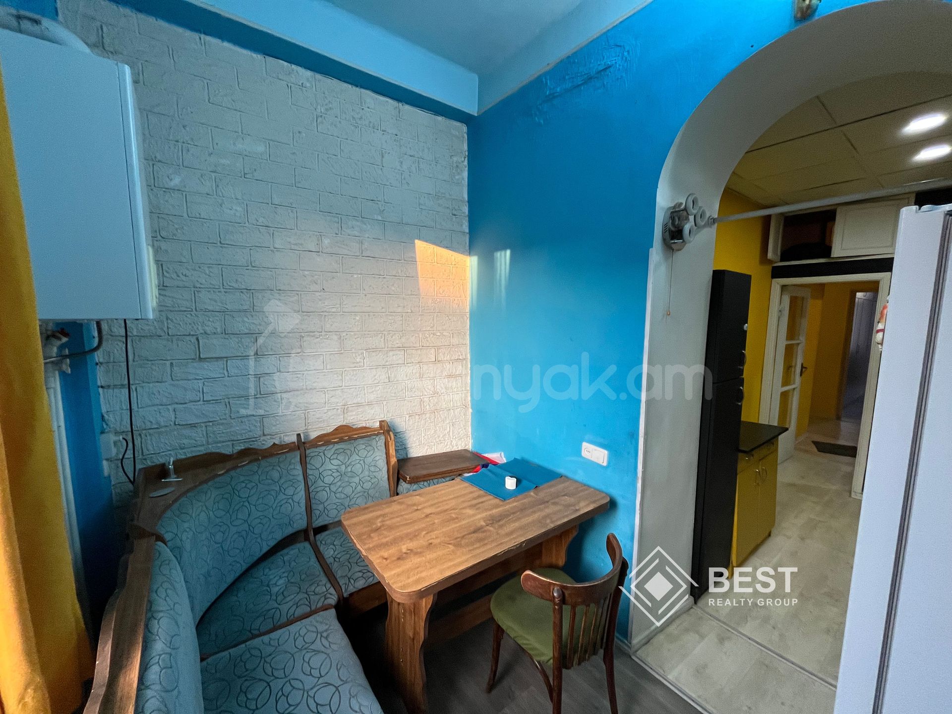 3 Սենյականոց Բնակարան Քարե Շենքում, 68քմ, 4/5 հարկ, Նորմալ Վիճակում, Կահավորված, Արևկող