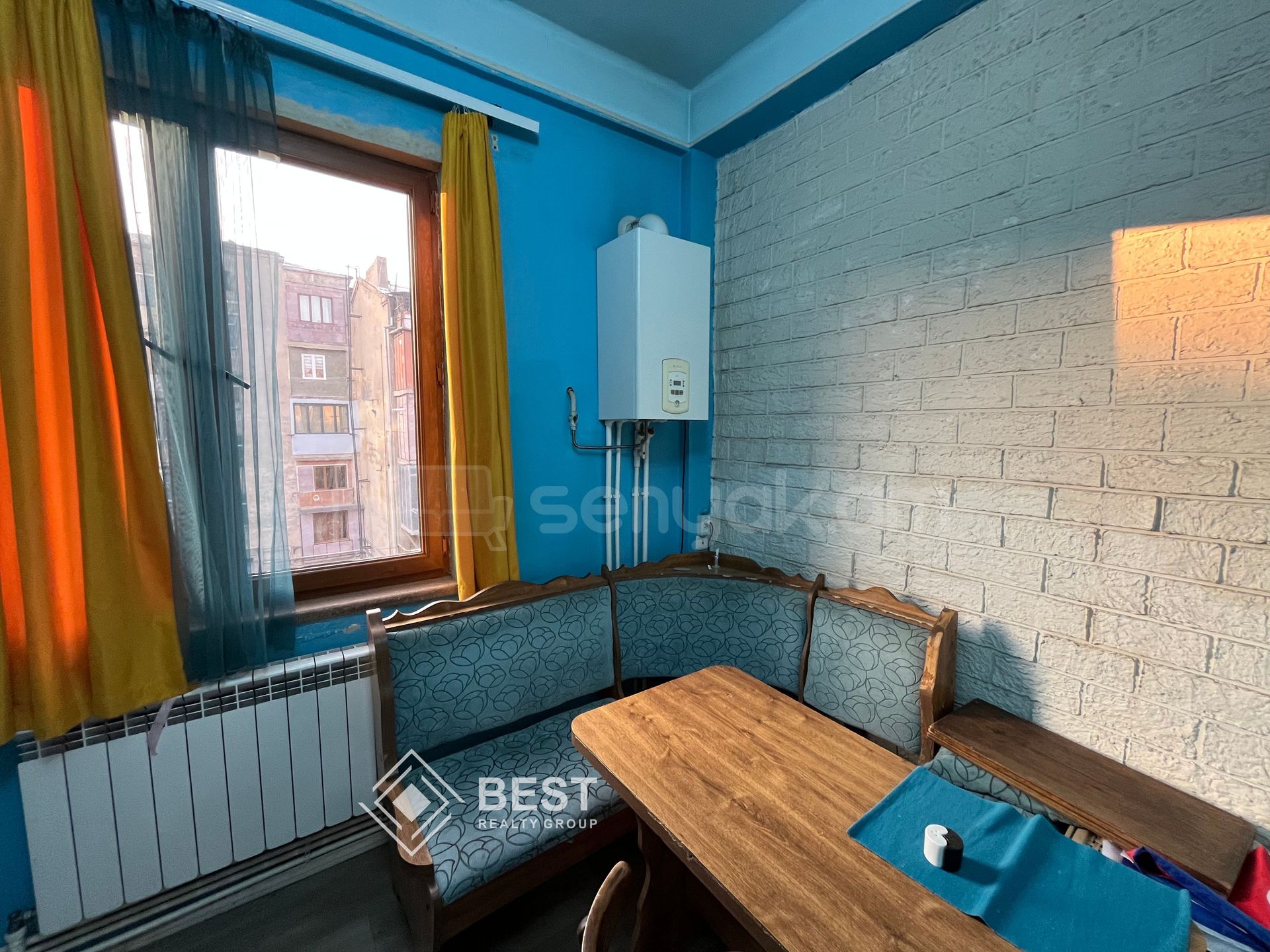 3 Սենյականոց Բնակարան Քարե Շենքում, 68քմ, 4/5 հարկ, Նորմալ Վիճակում, Կահավորված, Արևկող